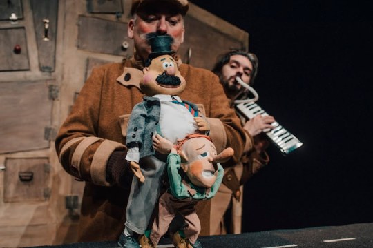 Familientzako Arte Eszenikoen Egitaraua: "S&Ograve;MION. La ciudad de los oficios imposibles"