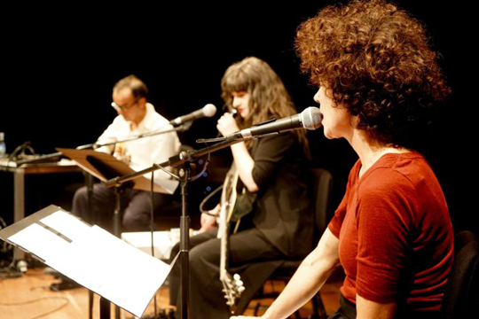 Loraldia 2022: "Unisonoa" (Ixiar Rozas, Ainara LeGardon eta Rafael Mart&iacute;nez del Pozo)