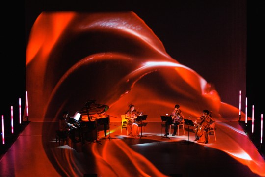 (bertan behera) Under The Tree: "La m&aacute;quina del tiempo"