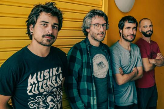 Argazki bat behelainoan + Andoni Ollokiegi