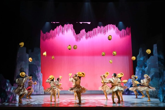 (bertan behera) "Gran Circo Acrob&aacute;tico de China"