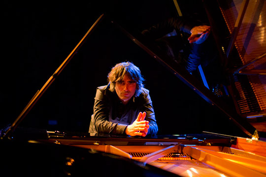 Mikel Azpiroz, piano solo