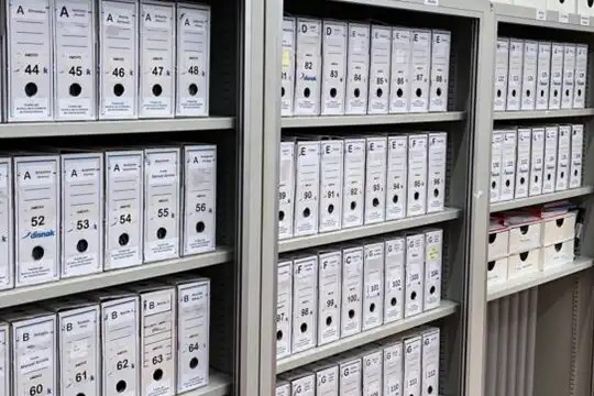 HEI CONOCE VITORIA-GASTEIZ: "Gasteizko Elizbarrutiko Artxibo Historikora bisita"