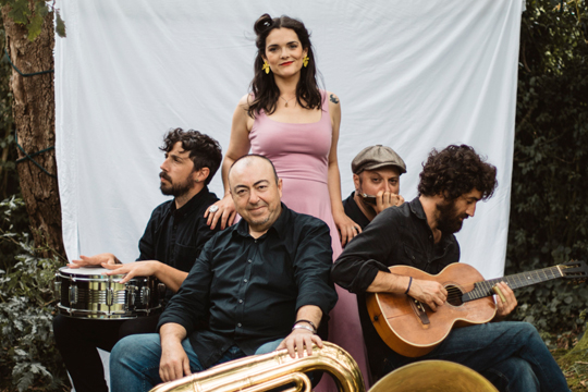 Andhrea & the black cats