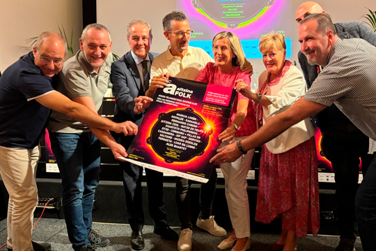 Aitzina Folk presenta una XIV edici�n con Natxo de Felipe y los 40 a�os de Luar Na Lubre como cabezas de cartel y m�s de un mes de m�sica solidaria