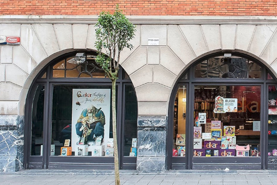 Elkar (Bilbao - Calle Iparragirre)